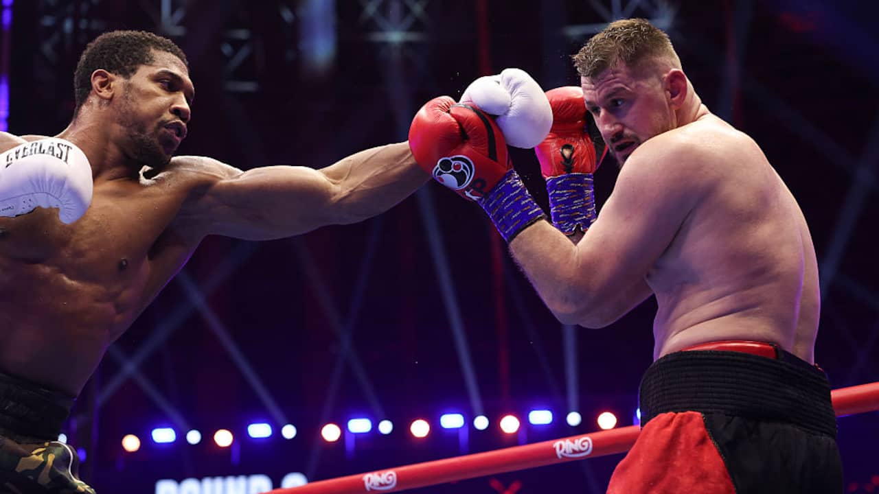 Joshua slaat Prenga knock-out bij eerste wedstrijd na auto-ongeluk
