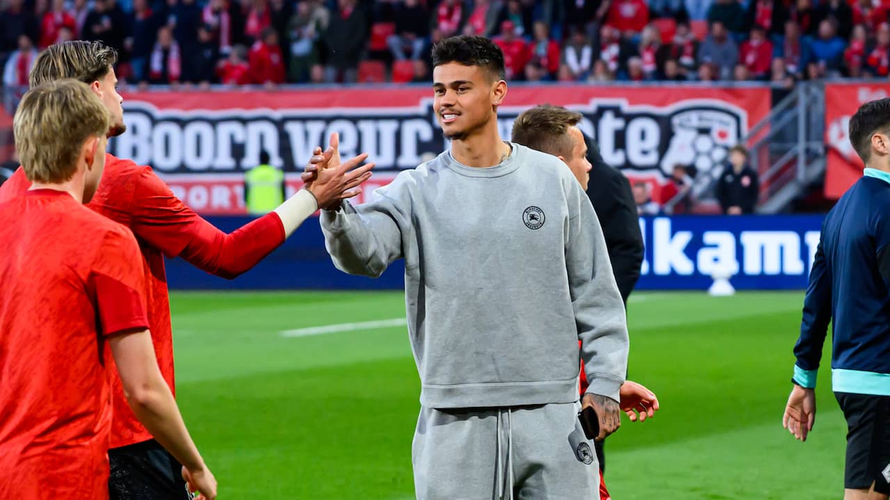 Veelbesproken Mees Hilgers blijft verrassend jaar langer bij FC Twente ...