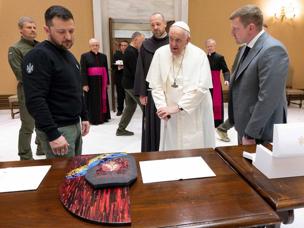 Oekraïne boos op oproep paus om 'witte vlag te hijsen'