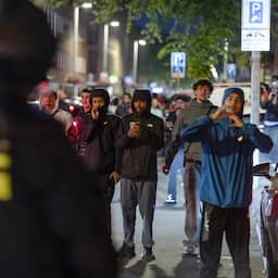 Twee agenten en verkeersregelaar gewond na onrust in Den Haag na zege Marokko