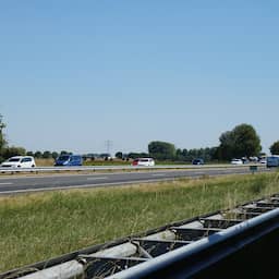 Politie beboet tientallen bestuurders die ongeluk op A58 filmden