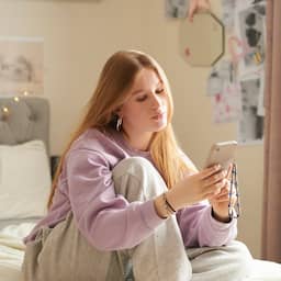 Image for the article: Praat mee | WhatsApp-kanalen populairder: weet jij wat jouw kind online deelt?