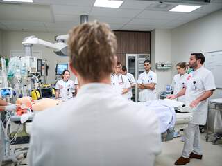 175.000 werknemers erbij in de zorg, maar tekort is nog steeds niet weg