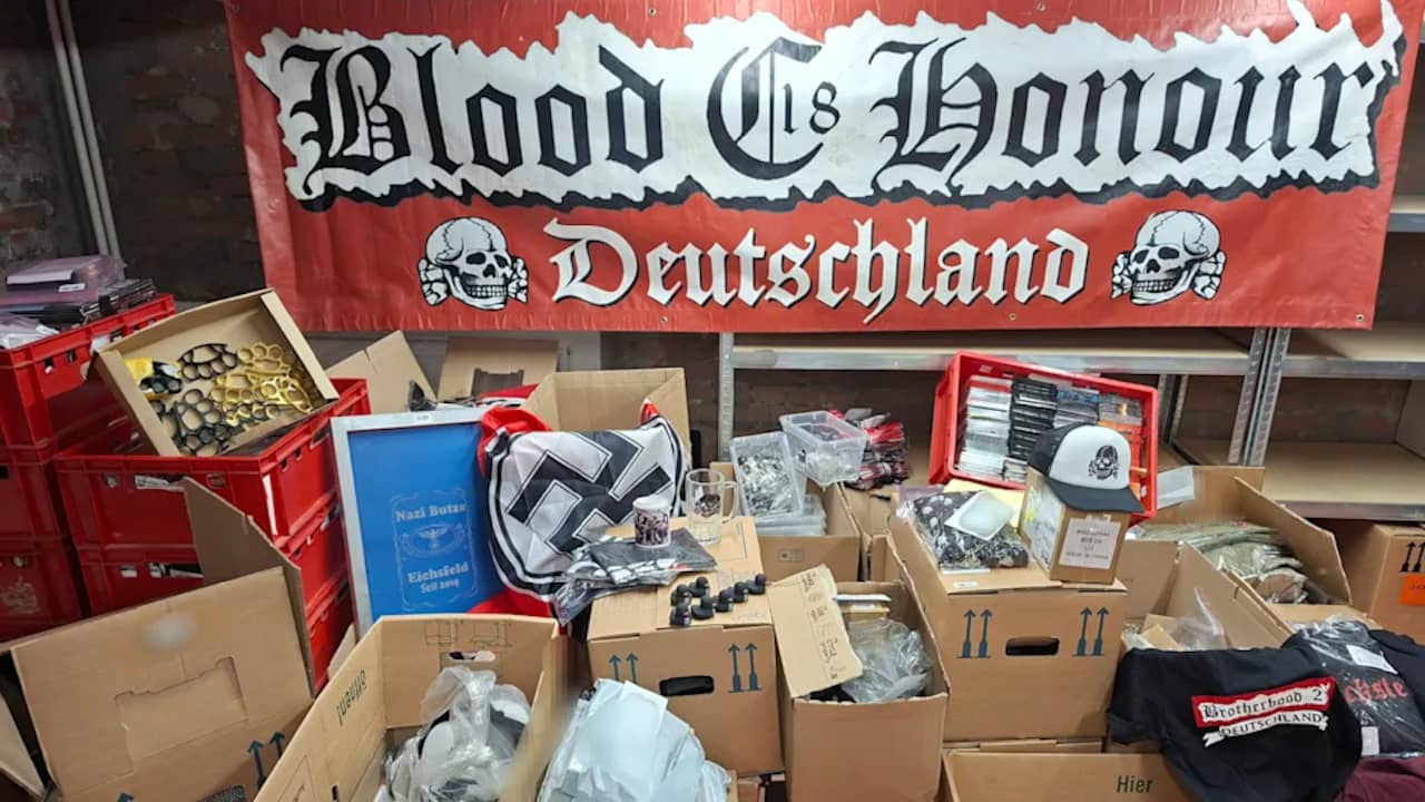 Duitse politie komt grootschalige handel in neonazistische spullen op het spoor