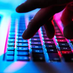 Man opgepakt die mogelijk 130 slachtoffers maakte met deepfakes en dickpics