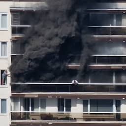 Video | Mensen klimmen van balkon naar raam bij dodelijke brand in Antwerpen