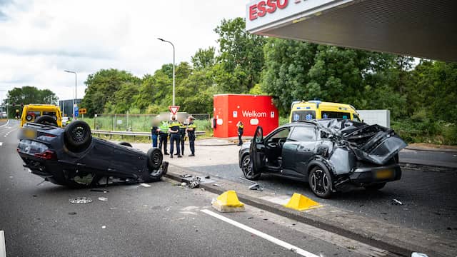 Autowrakken veroorzaken file bij Spijkenisse na flinke botsing