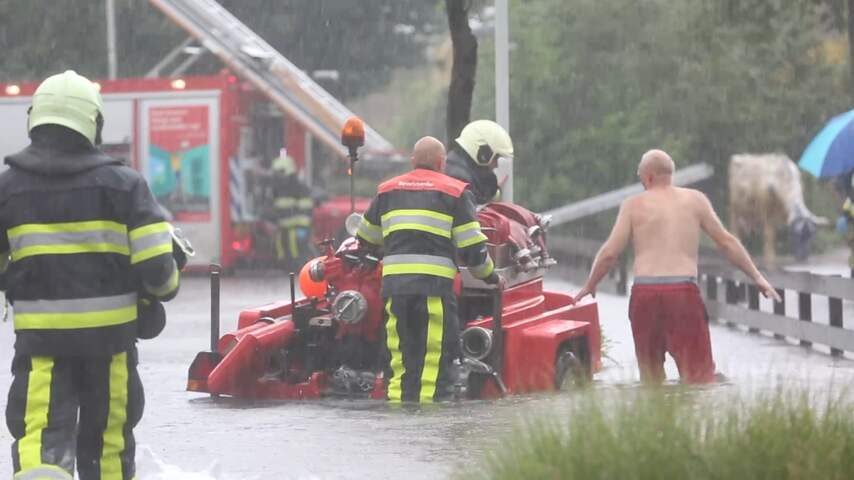 Straten in Friesland staan blank door zware regenval