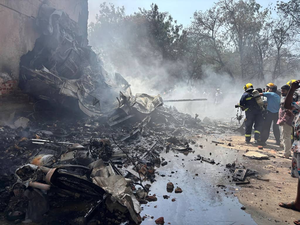 Live vliegtuigcrash India | Eerste dertig lichamen geborgen op plek van vliegtuigcrash - NU.nl