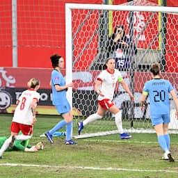 Live WK-kwalificatie | Oranjevrouwen op achterstand in eerste duel met Polen