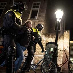 Politie ontruimt universiteitsgebouw in Utrecht na bezetting demonstranten