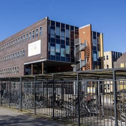 Celstraf geëist tegen vader die minderjarige zoon dwong tot cybercrime