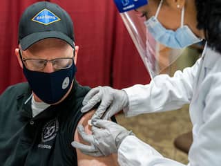 Deze onwaarheden over de coronavaccins gaan nu rond