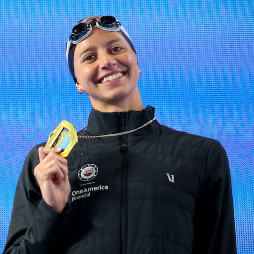 Zwemsensatie Douglass breekt wereldrecord 50 meter vrij twee keer in 24 uur