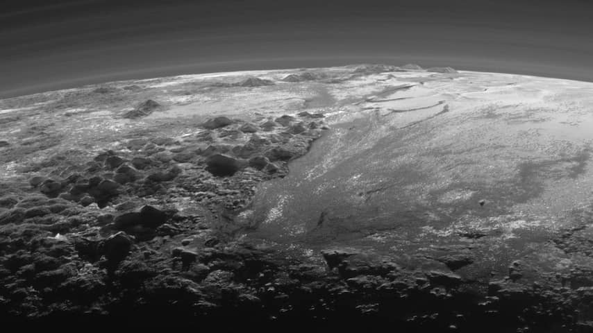 Nieuwe beelden Pluto tonen spectaculair ijslandschap | Overig | NU.nl
