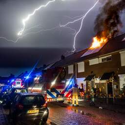 Blikseminslag veroorzaakt door hele land branden, gewonde in Landsmeer