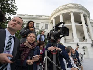 Trump lapt uitspraak rechter aan zijn laars en blijft journalisten weren