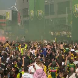 Video | Goldband geeft optreden bij huldiging ADO Den Haag