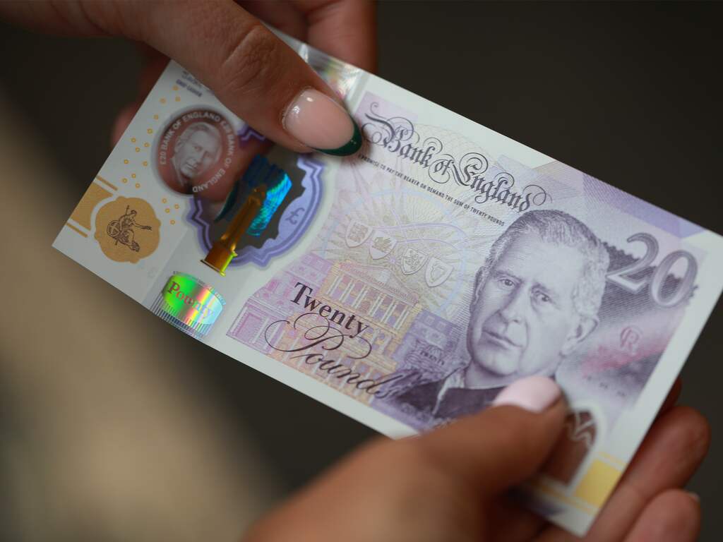 Eerste biljetten met portret van koning Charles leveren bijna 1,1 miljoen euro op