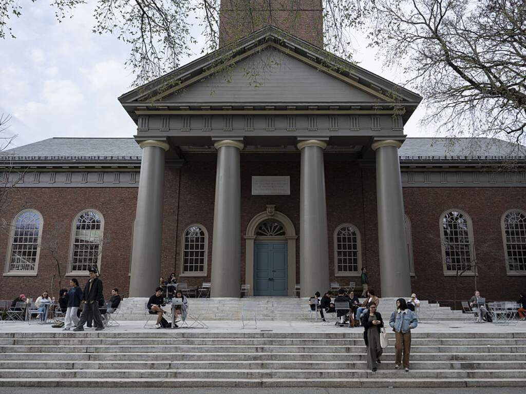 Harvard sleept regering-Trump voor de rechter vanwege bevriezing overheidsgeld