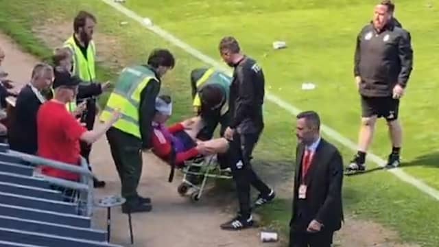 Chaos bij Aberdeen: speler raakt gewond door stoel van eigen fan