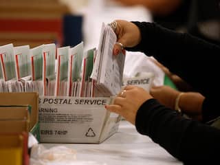 Trump mag strengere regels voor poststemmen voorlopig niet invoeren
