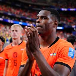 Oranje breekt ongeslagen recordreeks Brazilië van Pelé dankzij zege op Zweden