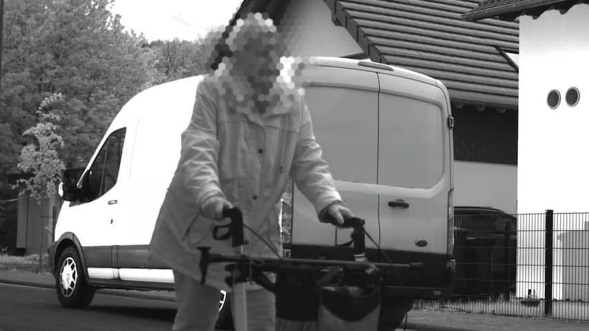 geflitste-vrouw-met-rollator-voorkomt-snelheidsboete-busje-in-duitsland-cultfoto.jpg