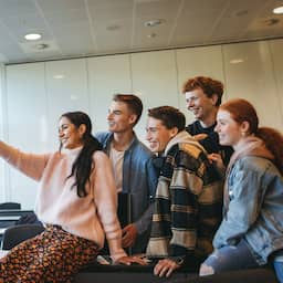 Ook Denemarken gaat telefoons op school verbieden