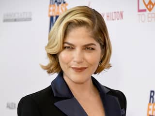 Dokters adviseerden Selma Blair om MS-diagnose voor zichzelf te houden