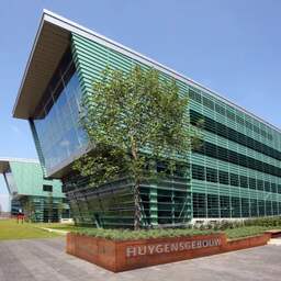 Omstreden Radboud-docent Pettit verlaat universiteit om uitingen op sociale media