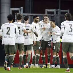 PSV boekt klinkende zege bij AZ mede dankzij hattrick Guus Til