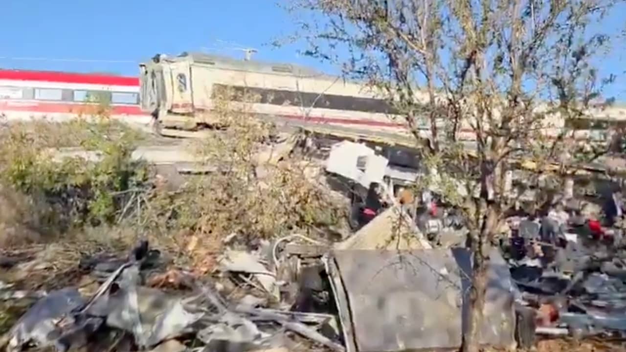 Eerste beelden tonen ravage na dodelijk treinongeval in Spanje