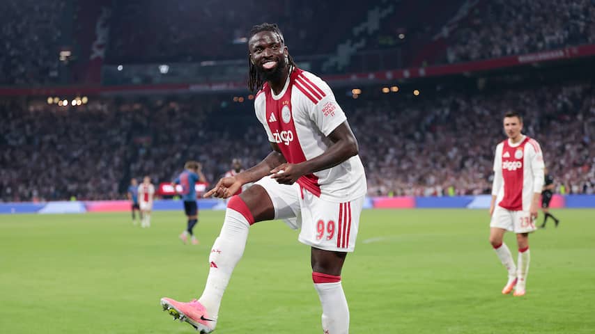 Publiekslieveling Arokodare grijpt kans als Ajax-spits: 'Soms heb je geluk nodig'