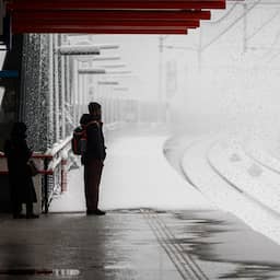 Treinverkeer Amsterdam komt beetje op gang, winterdienstregeling voor dinsdag