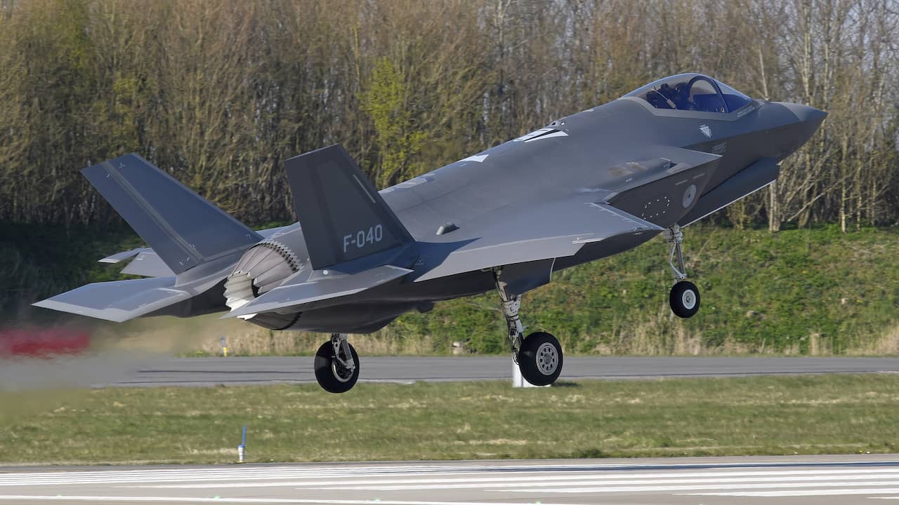 Gevechtsvliegtuigen opgestegen in Volkel vanwege onbekend toestel in luchtruim