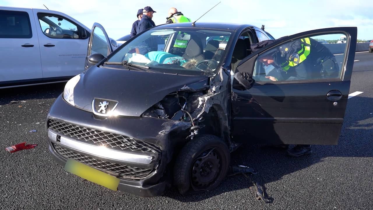 Kettingbotsingen met zeventien voertuigen op A1 tijdens drukke ochtendspits
