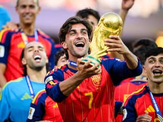 Spaanse WK-held Torres verkast voor 50 miljoen van FC Barcelona naar PSG