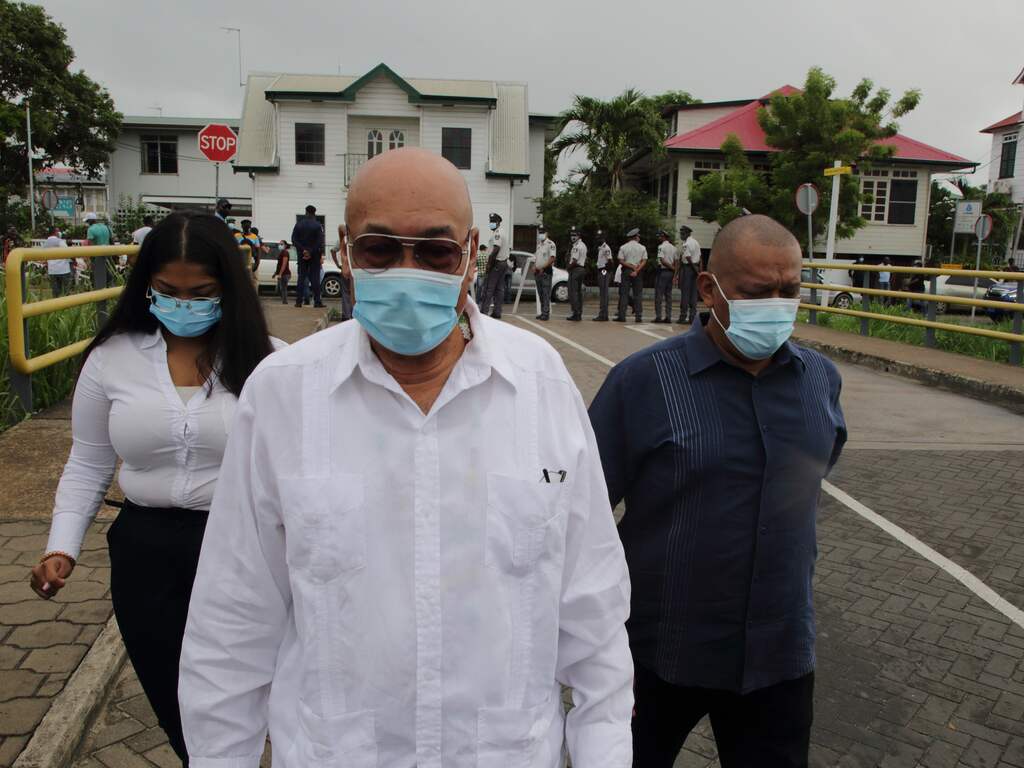 Surinaamse krijgsraad hervat 30 april Decembermoordenzaak tegen Bouterse