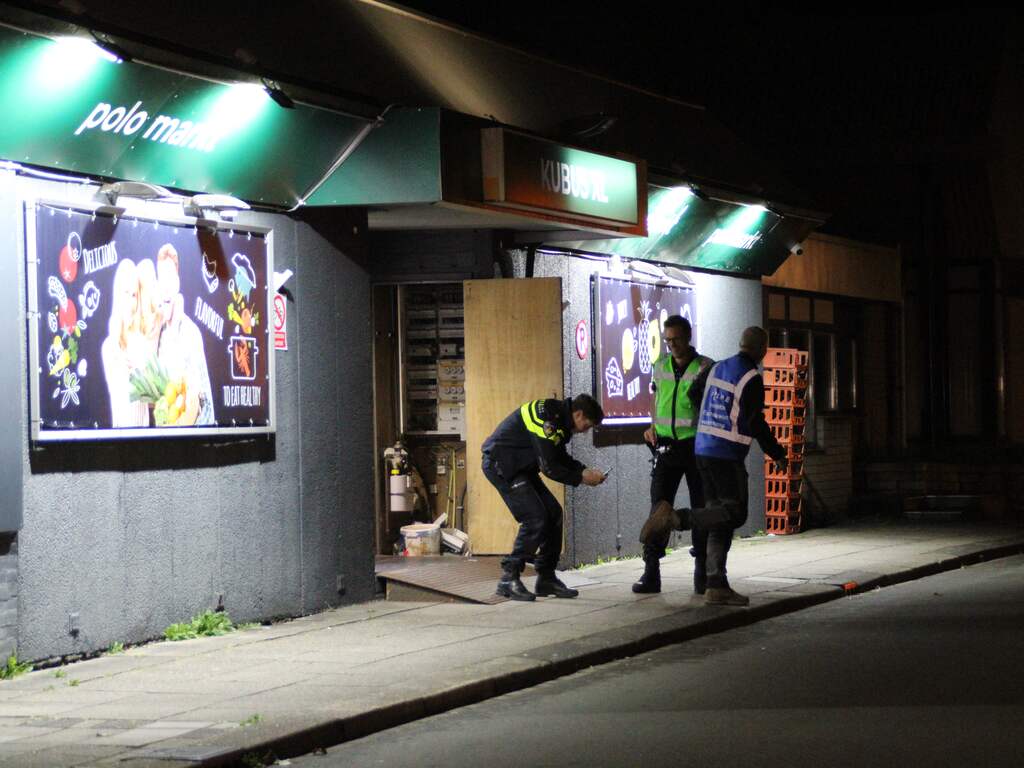Politie onderzoekt explosie bij Poolse supermarkt in Lelystad