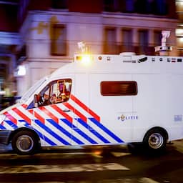 Auto rijdt door na aanrijding in Friesland, slachtoffer overleden