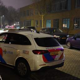 Man probeert met auto op politie in te rijden, agent schiet gericht terug