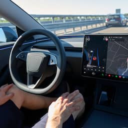 Onderzoek naar bijna drie miljoen zelfrijdende Tesla's na ongelukken