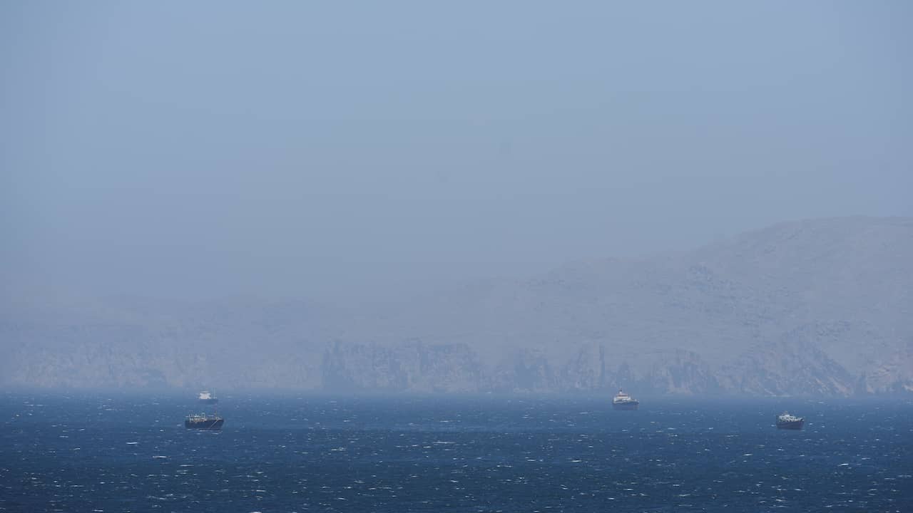 Sluiting Straat van Hormuz werpt schaduw over broos staakt-het-vuren VS en Iran