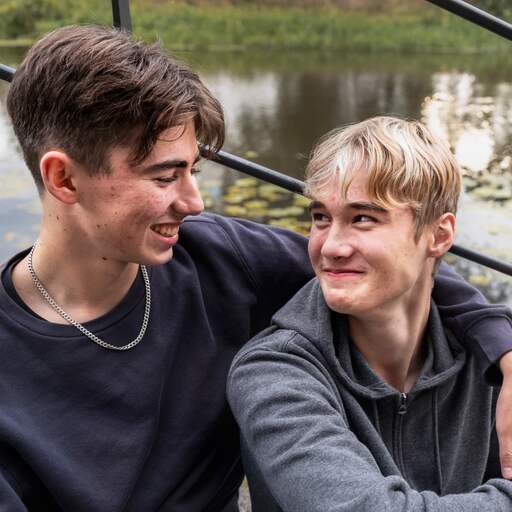 Illustratie bij: Pubers fors minder positief over homo's: 'Dit is een wel héél sterke daling'