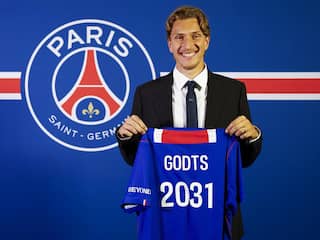 Mika Godts rondt transfer naar PSG af en is op vier na duurste Ajacied ooit