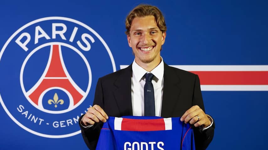 Mika Godts rondt transfer naar PSG af en is op vier na duurste Ajacied ooit
