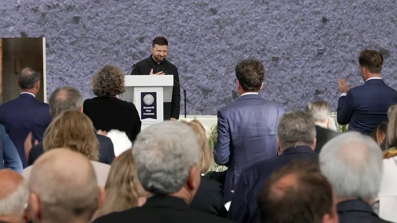 Video | Zelensky krijgt staande ovatie na ontvangen prijs in Middelburg