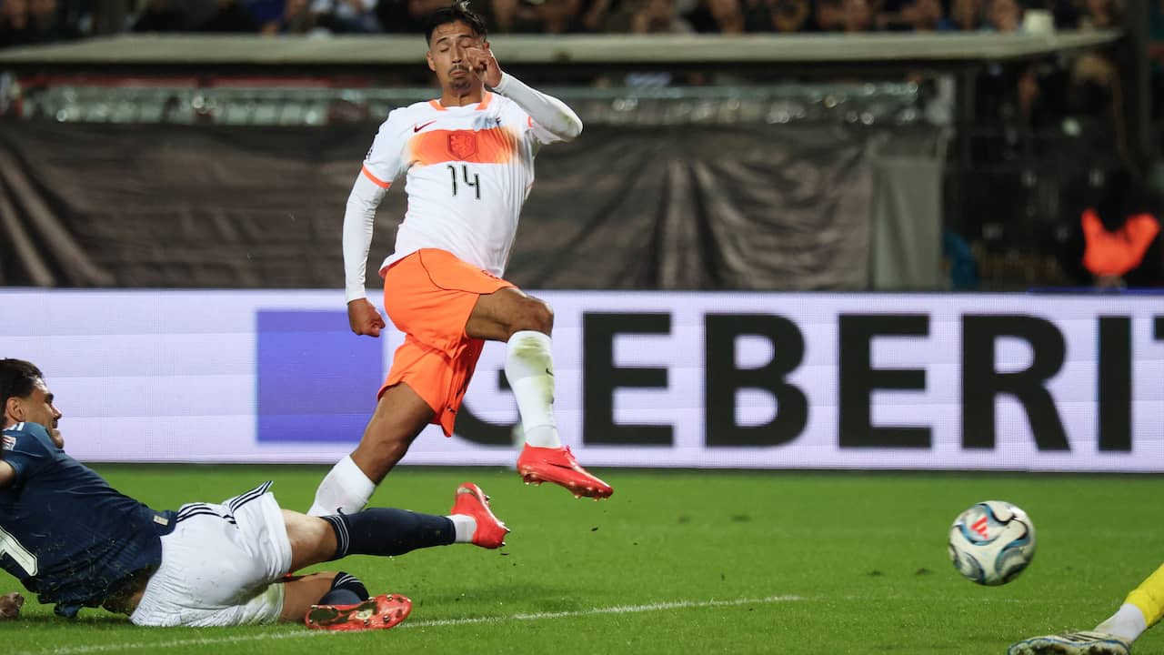 Dankzij deze volley van Reijnders speelde Oranje gelijk in Griekenland