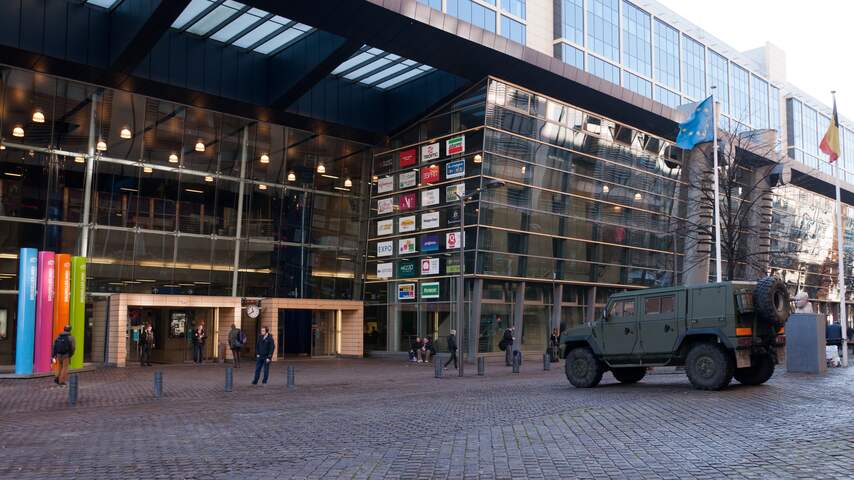 Foto bij Man opgepakt op Belgisch station die kalasjnikov onder babykleertjes verstopte